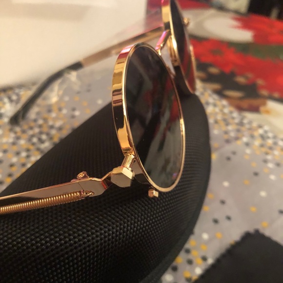 Retro Round Sunglasses - Picture 4 of 9